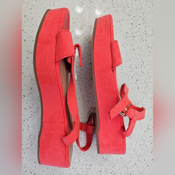 Old Navy sandals NWOT - Picture 3 of 3